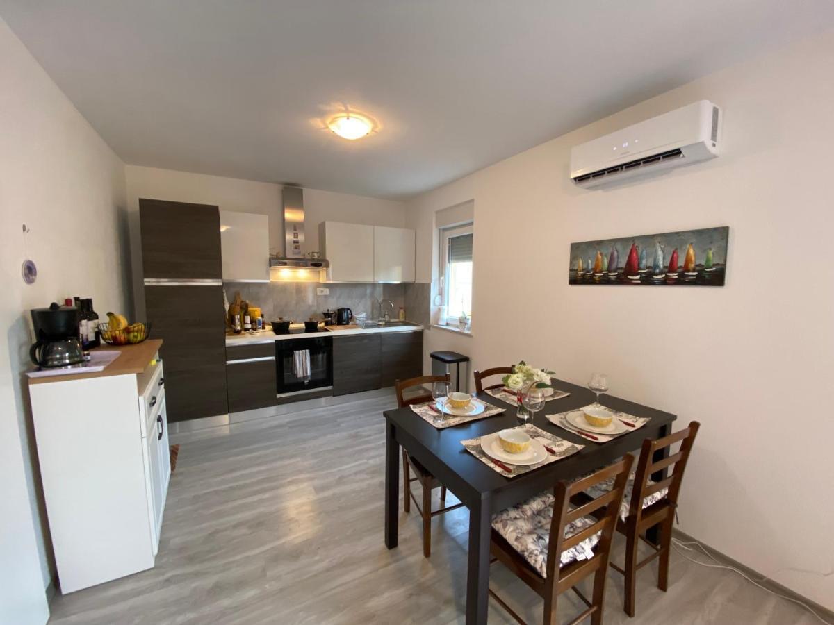 Spacious Apartment Close To The Sea In Split Area Kaštela Exterior foto